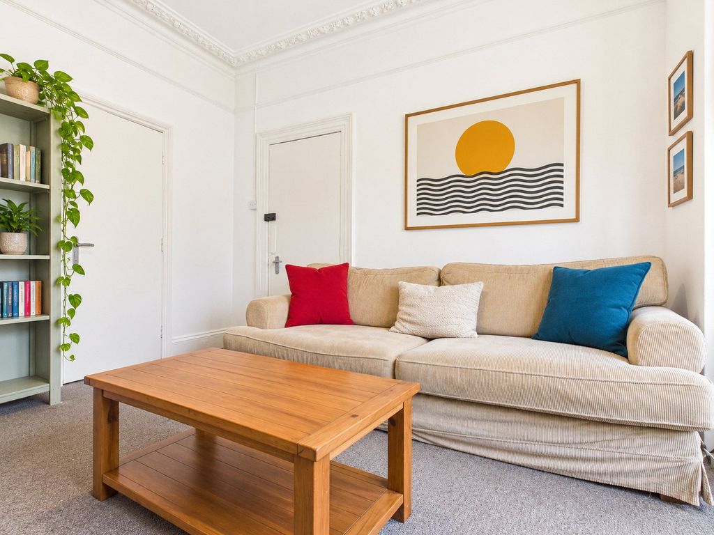 Property photo 1 of 11 Flat To Rent