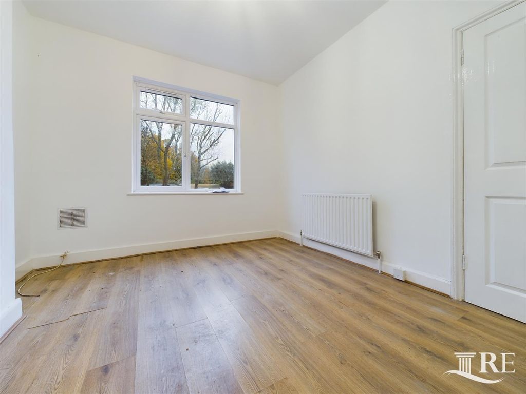 Property photo 3 of 28 Cam02489G0-Pr0025-Still002.Jpg