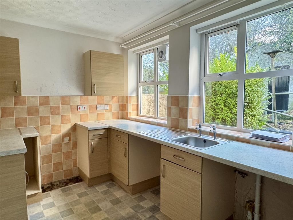 Property photo 3 of 16 Kitchen