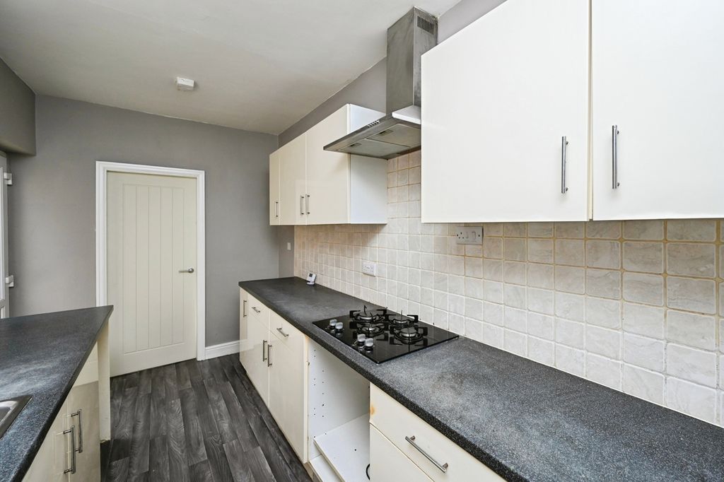 Property photo 2 of 17 Kitchen