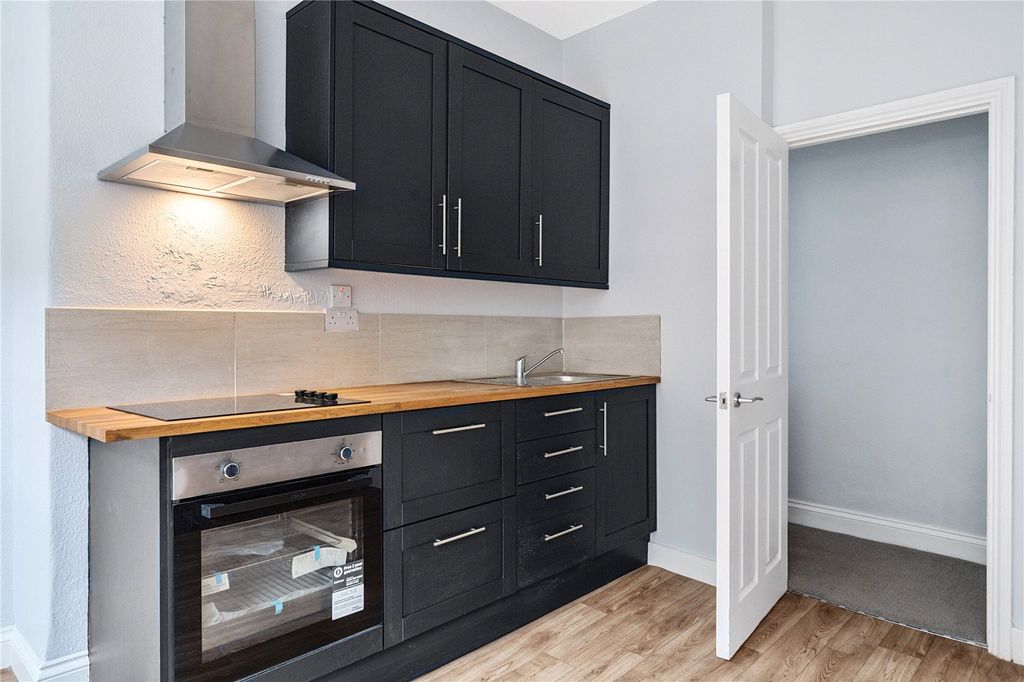 Property photo 2 of 10 Kitchen