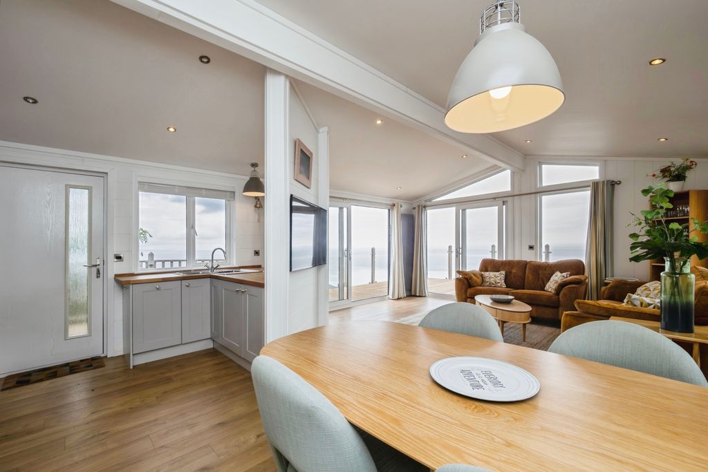 Property photo 2 of 19 Open-Plan 1