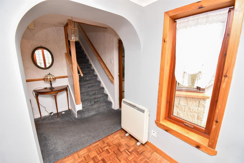 Property photo 2 of 25 Entrance Hall