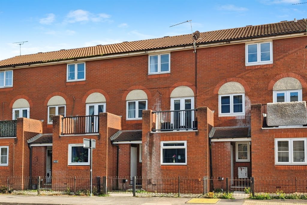 Property photo 1 of 10 (Main)