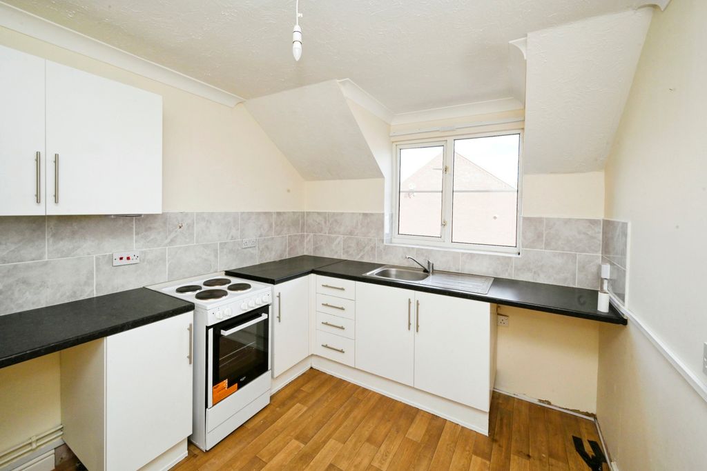 Property photo 3 of 10 Kitchen