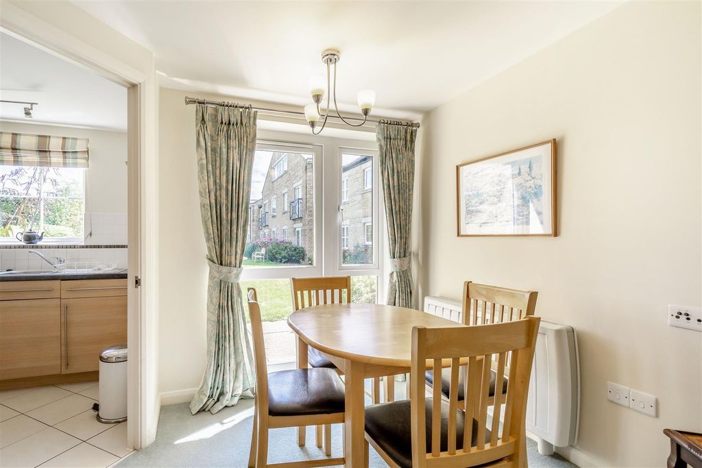 Property photo 2 of 16 8515749-Interior06.Jpg
