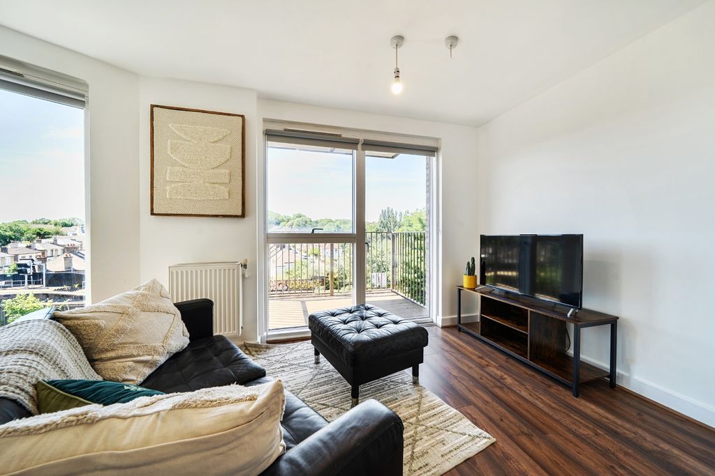 Property photo 3 of 13 5214914