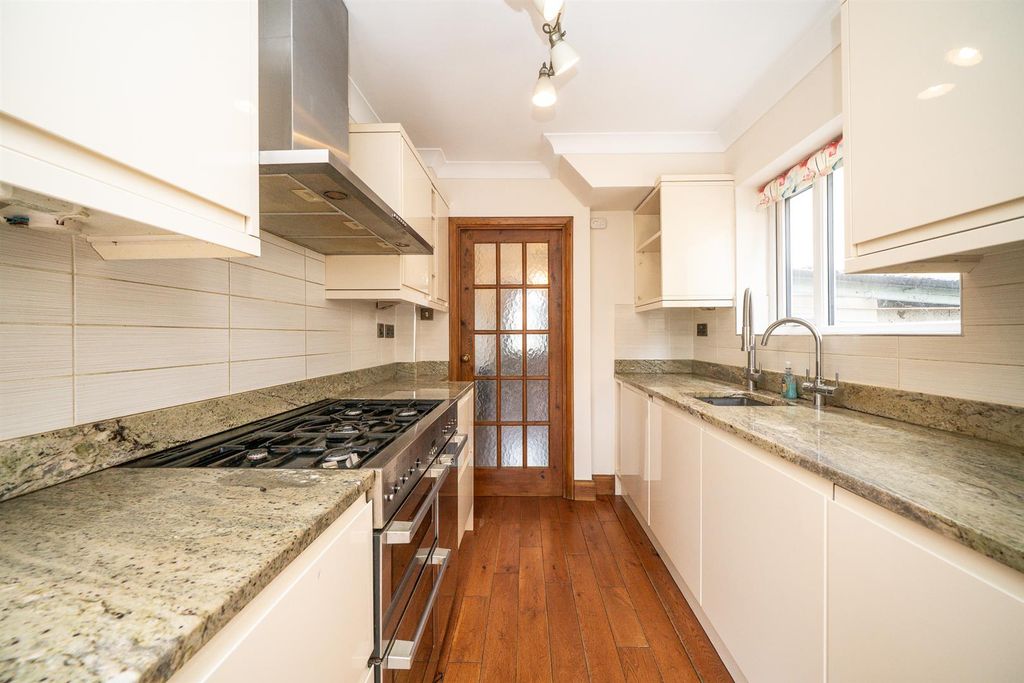 Property photo 3 of 28 521-Watford-Road-1010.Jpg
