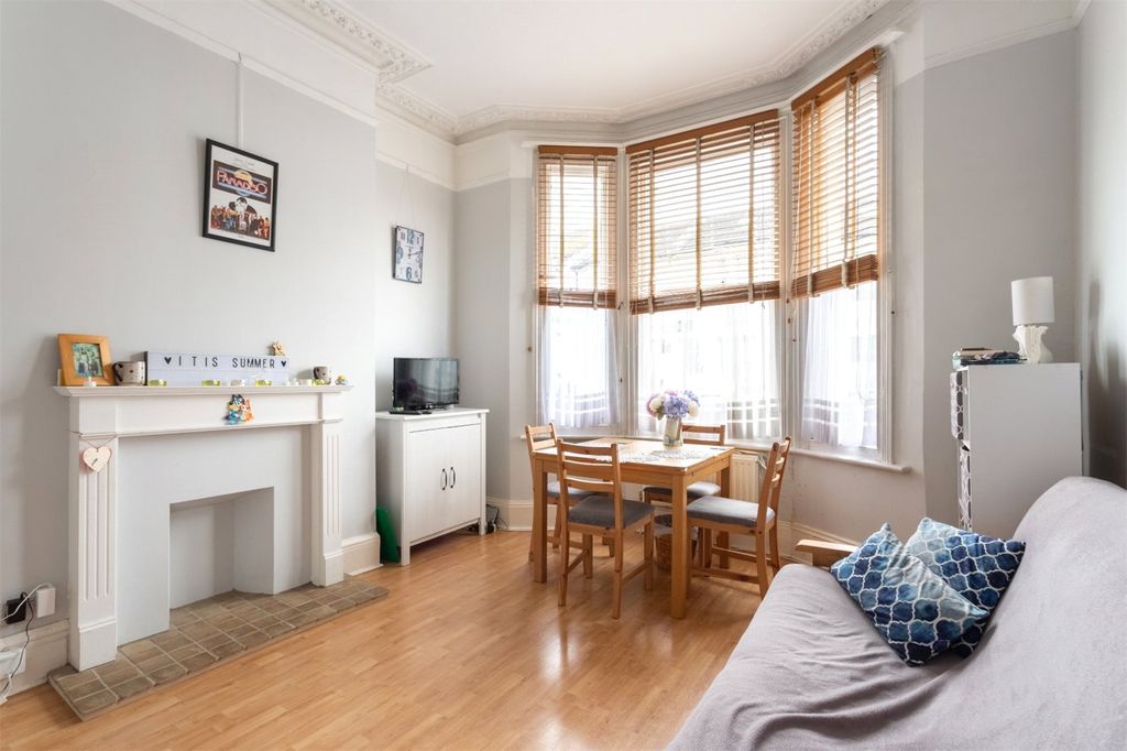 Property photo 2 of 8 Picture No. 16