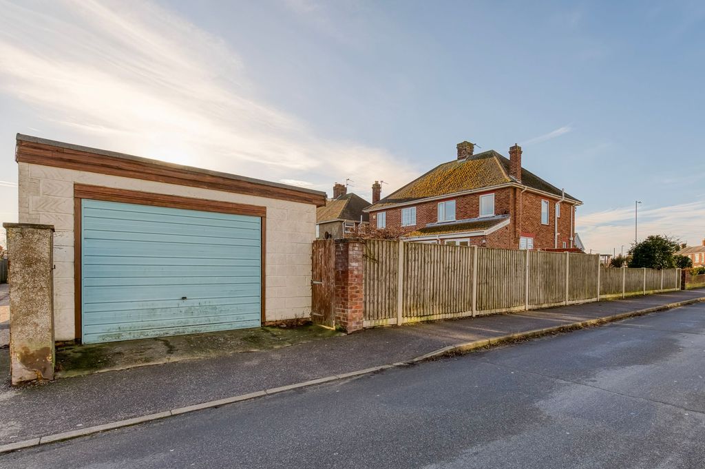 Property photo 2 of 21