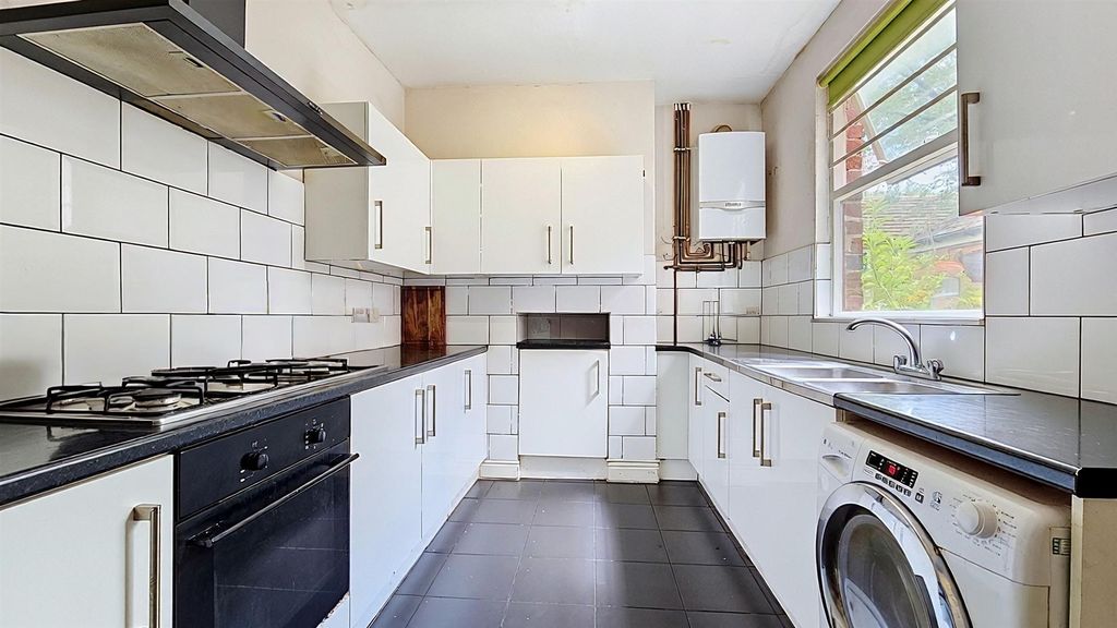 Property photo 3 of 6 Communal Kitchen