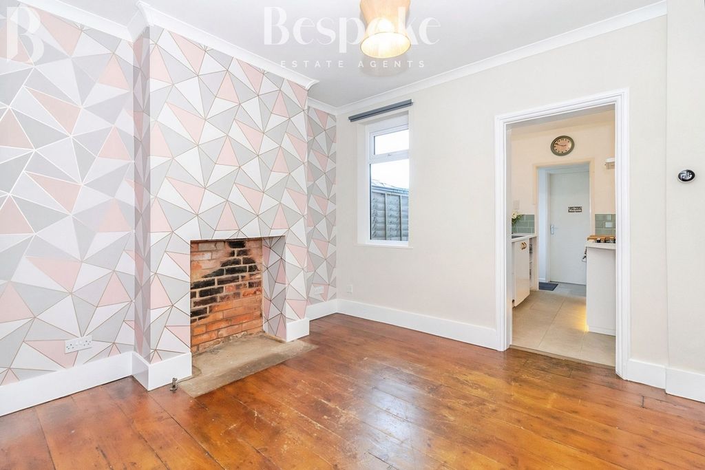 Property photo 3 of 23 Dining Room 1