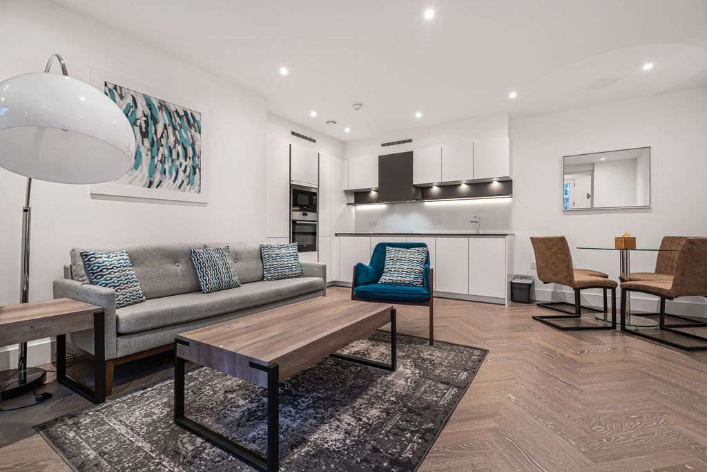 Property photo 2 of 20 Reception/Kitchen