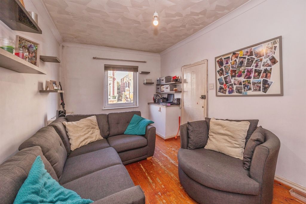 Property photo 2 of 14