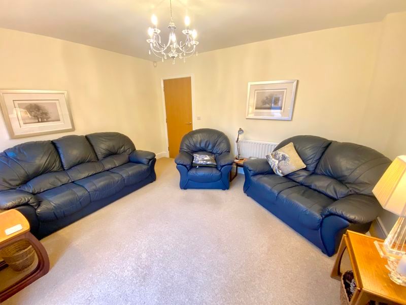 Property photo 3 of 18 Lounge