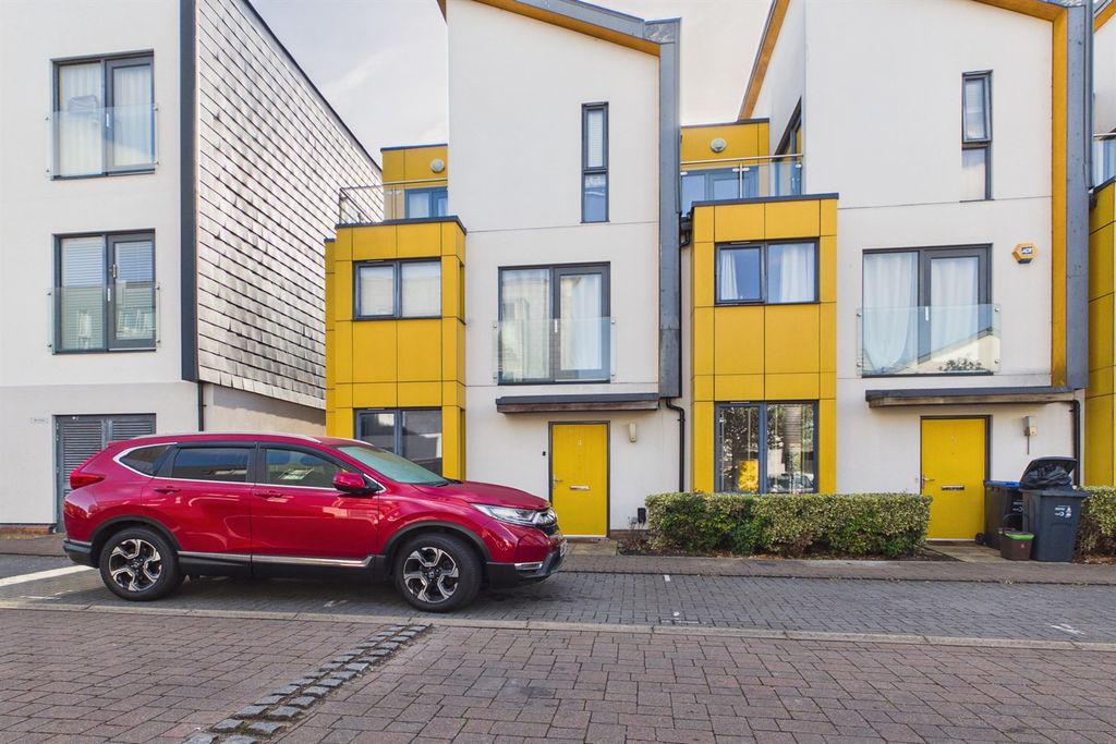 Property photo 1 of 11 External