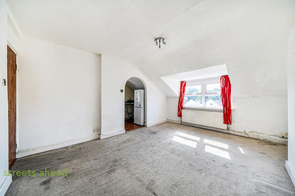 Property photo 3 of 19 Cfd303B3-8E2A-40A...