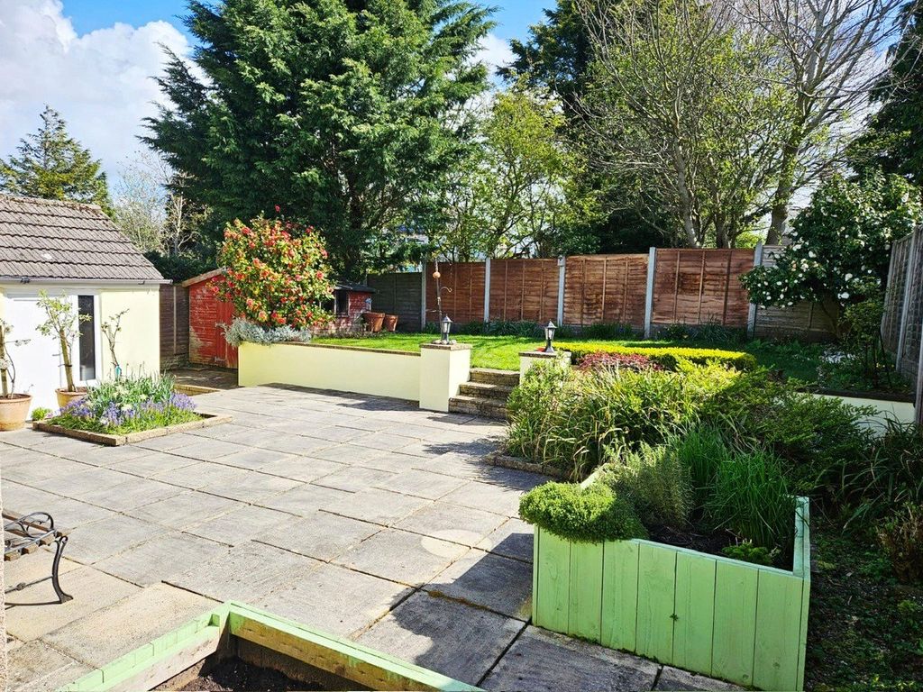 Property photo 3 of 25 Garden