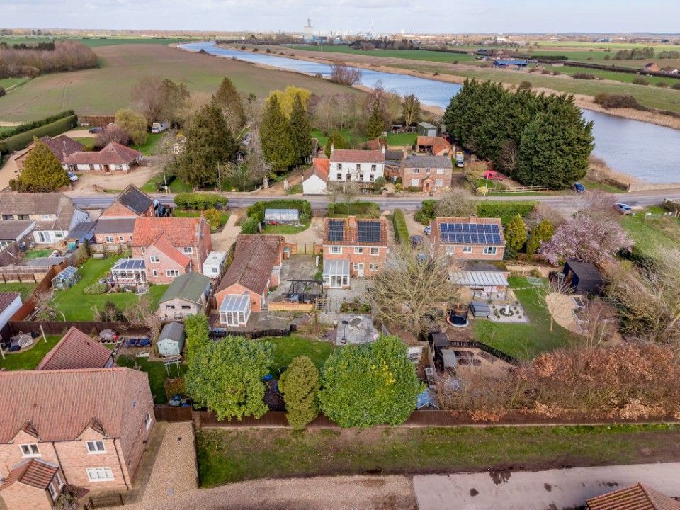 Property photo 2 of 34