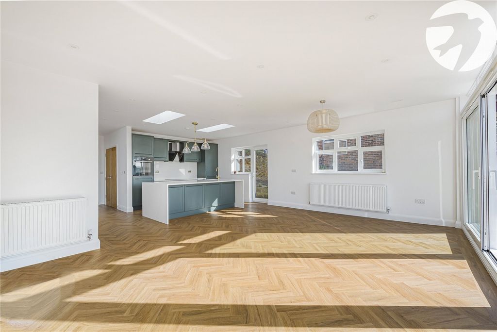 Property photo 2 of 29 Picture No. 10