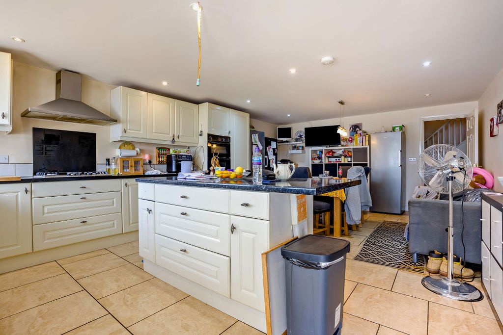 Property photo 2 of 38