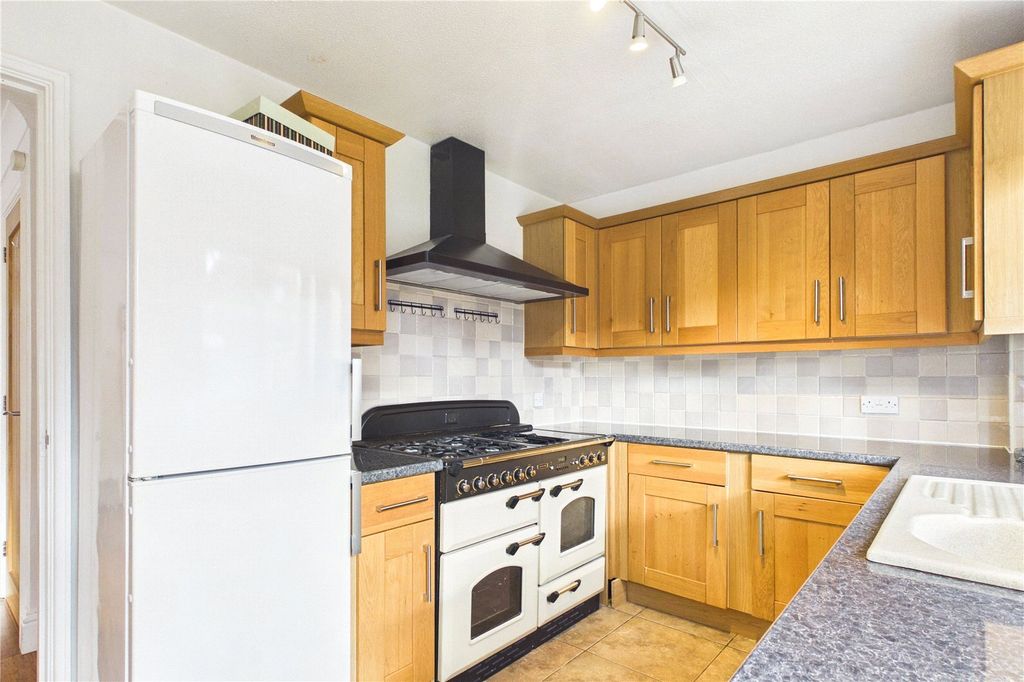 Property photo 2 of 12 Picture No. 21