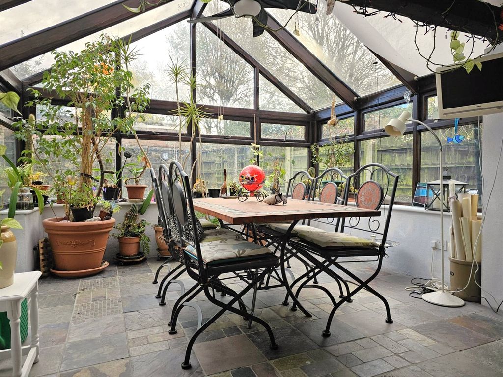 Property photo 2 of 21 Conservatory