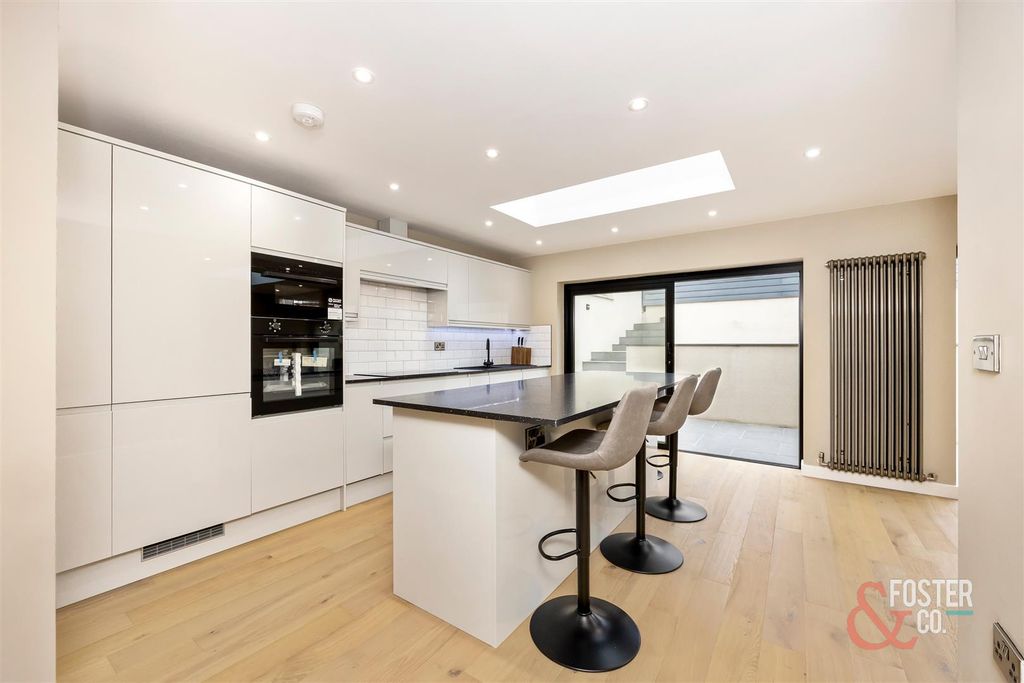 Property photo 2 of 22 Coombe Vale, 55-023.Jpg