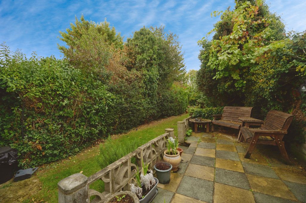 Property photo 3 of 20