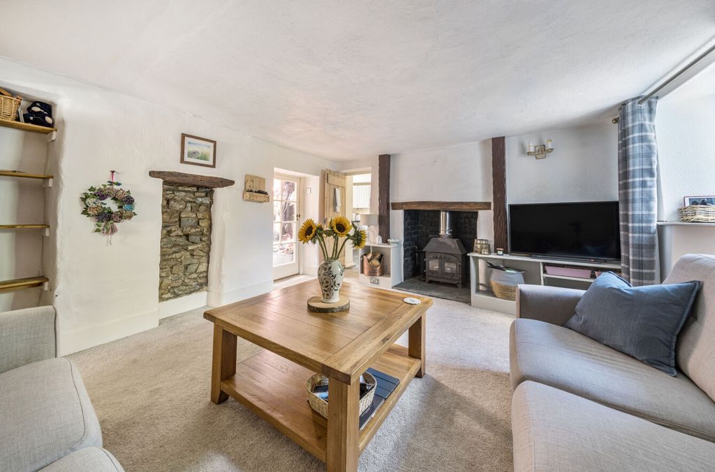 Property photo 2 of 14 1318133-6-6865355...