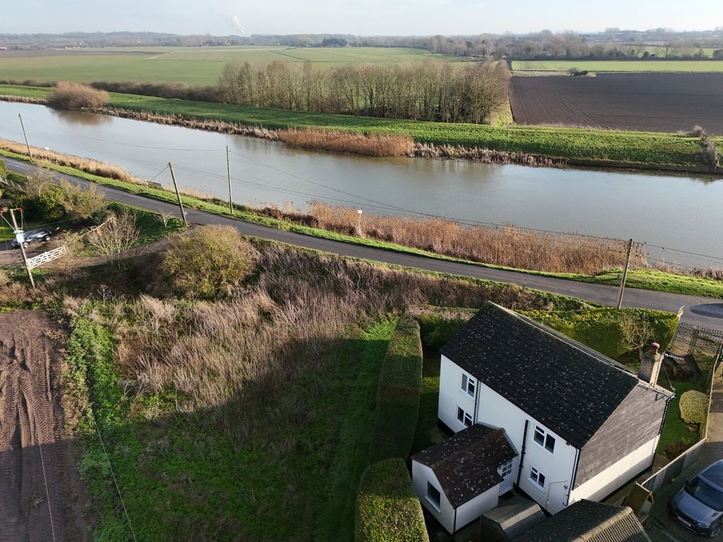 Property photo 2 of 25