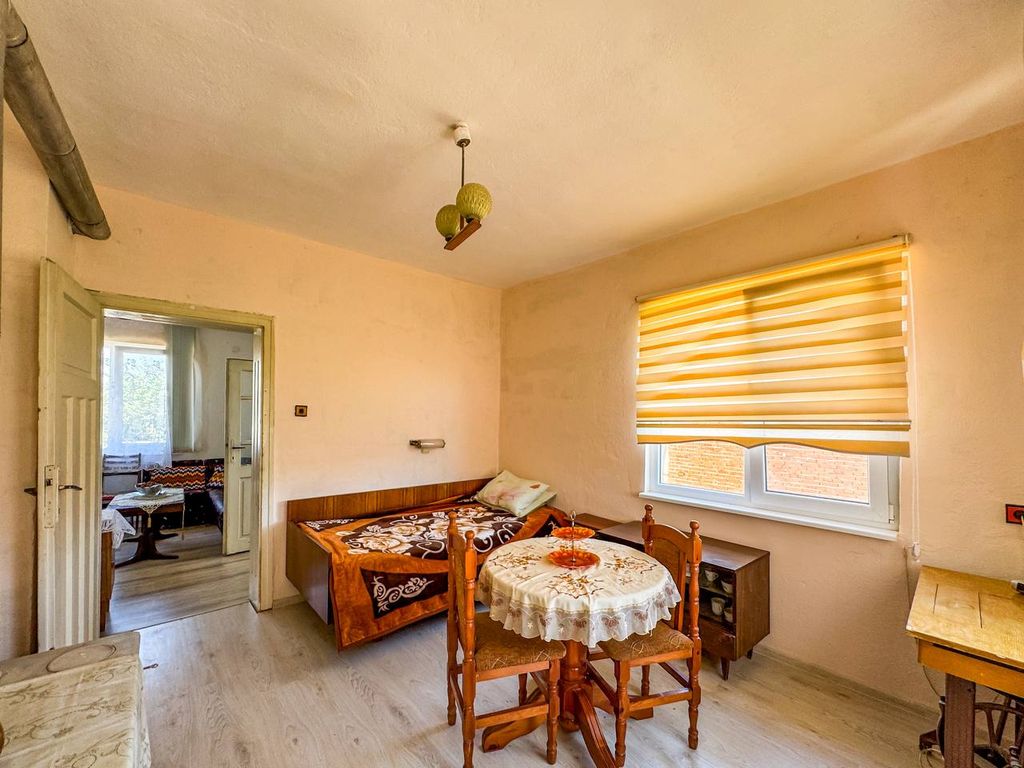 Property photo 3 of 23