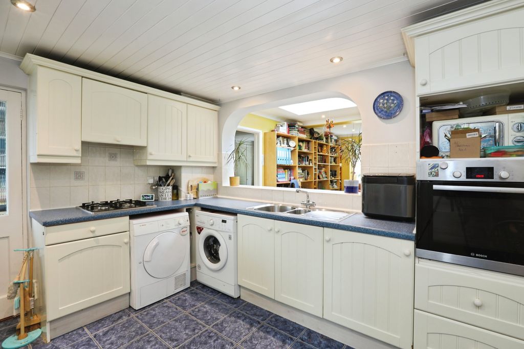 Property photo 3 of 17 Kitchen