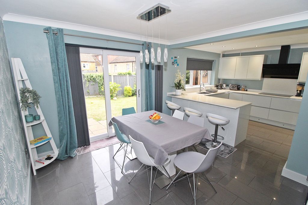 Property photo 3 of 13 4606205