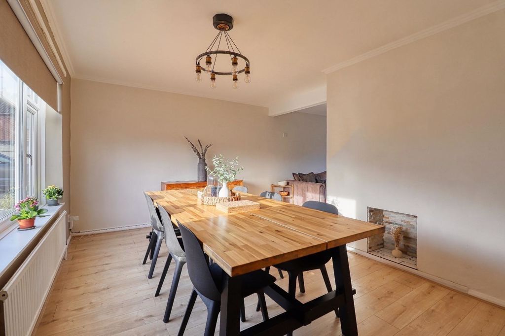 Property photo 2 of 18 Lounge/Diner