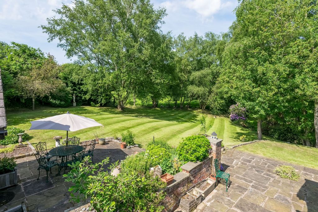 Property photo 2 of 22