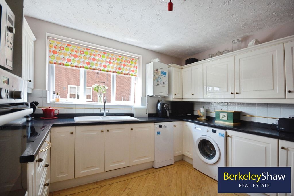 Property photo 2 of 15 Kitchen
