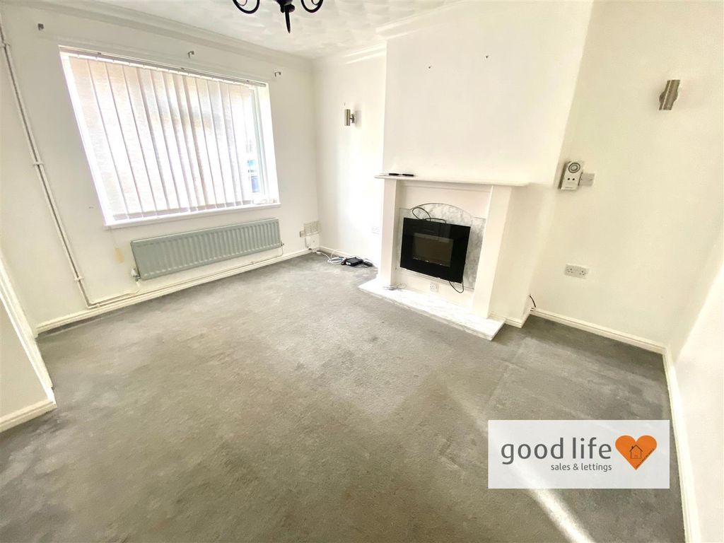 Property photo 2 of 9 20251006_113313419_Ios94Renfrew.Jpg