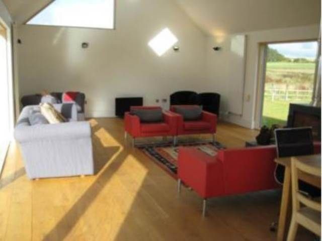 Property photo 2 of 8 Lounge