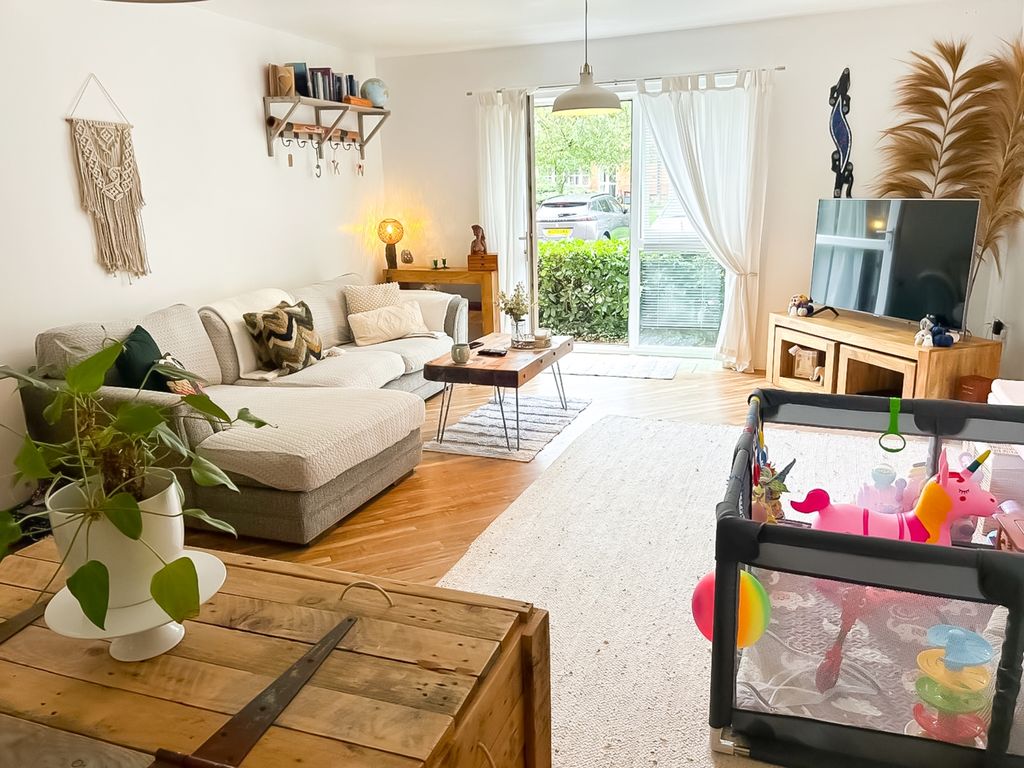 Property photo 2 of 13 Cheltenham Ewemove Middleton-2