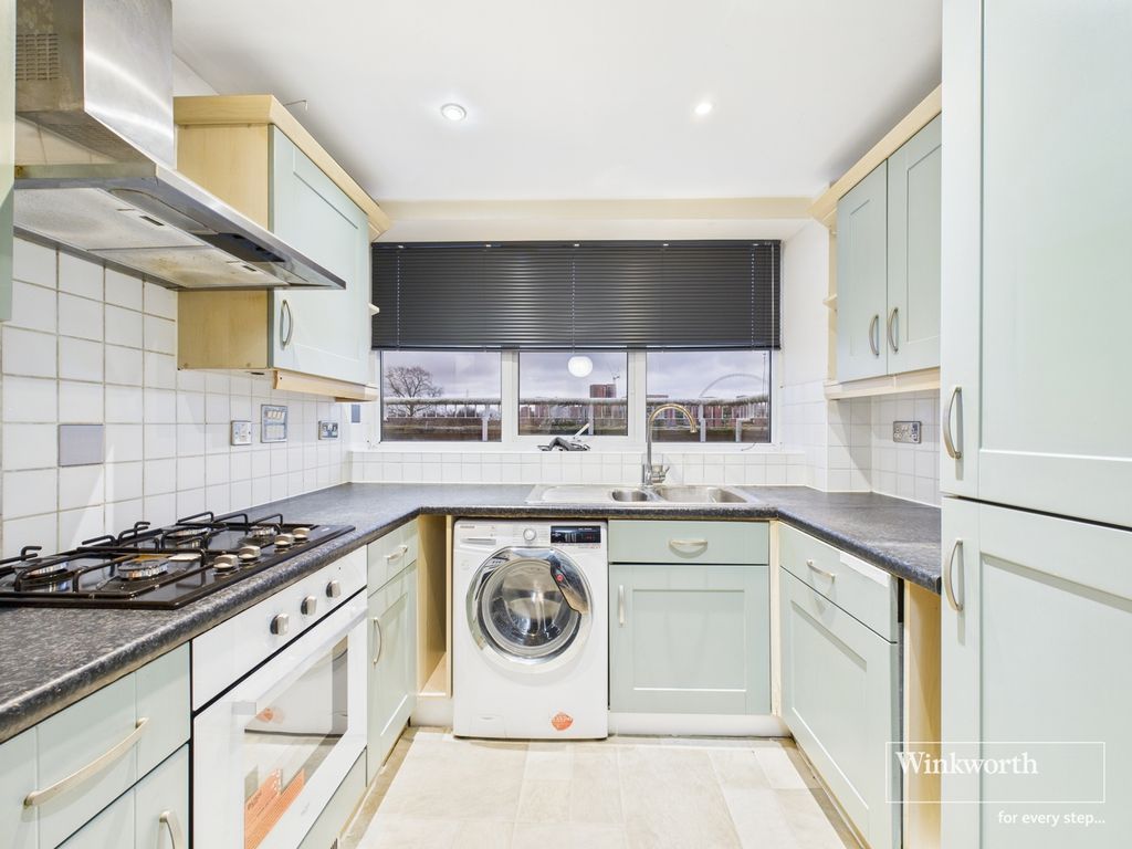 Property photo 2 of 11 Kitchen