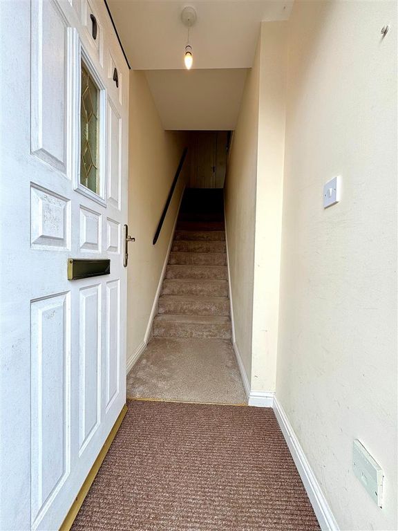 Property photo 3 of 10 Hallway.Jpg