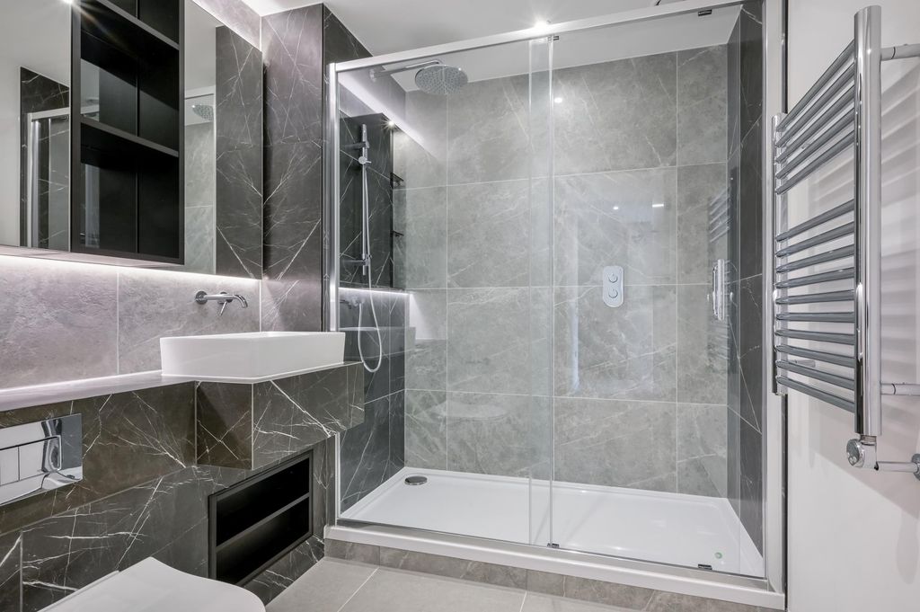 Property photo 3 of 3