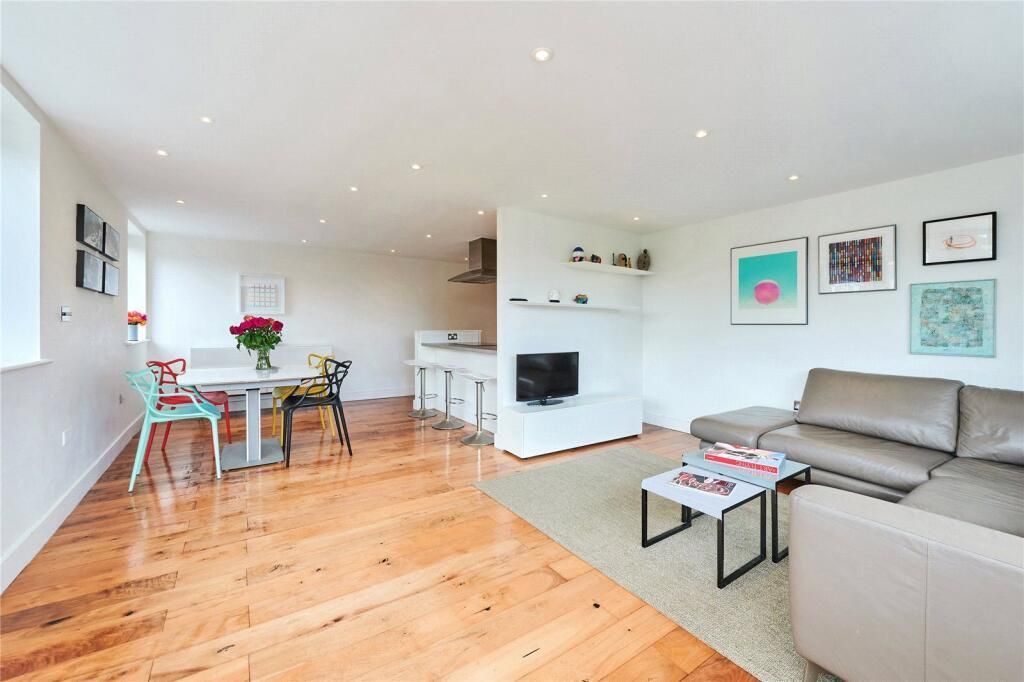 Property photo 2 of 15 96392_Svl231068_L_Img_09_0000.Jpeg