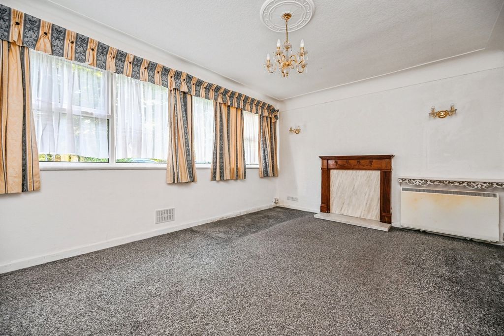 Property photo 3 of 12 Photo