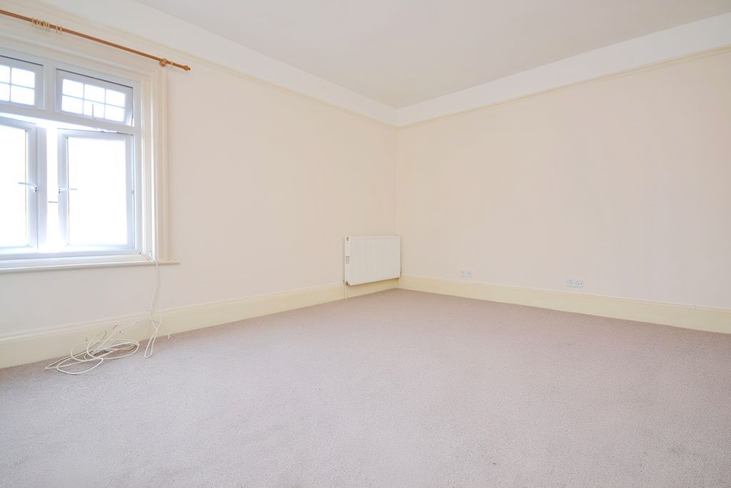 Property photo 3 of 7 4