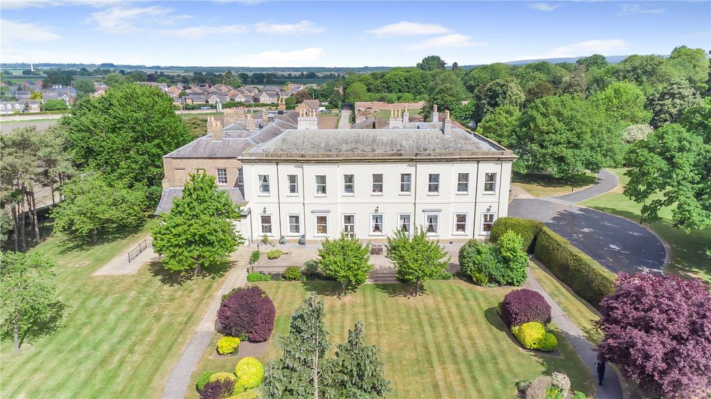 Property photo 1 of 34 Holme Hall