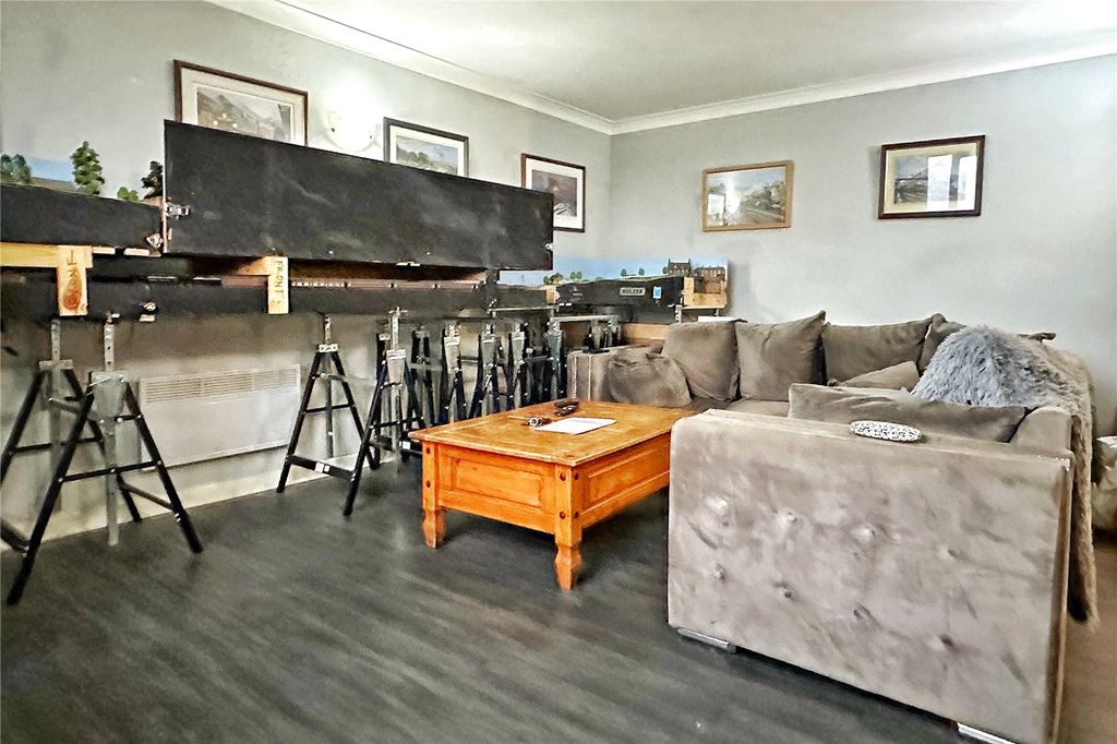 Property photo 3 of 11 Living Room