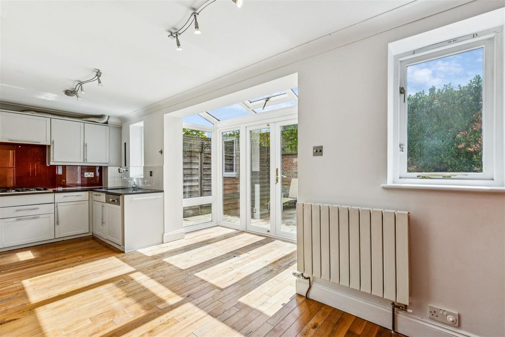 Property photo 2 of 15 Braid Court, W4 - For Sale