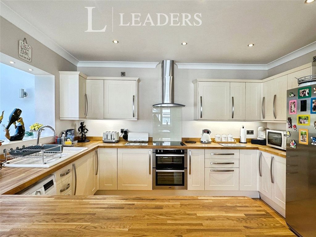 Property photo 2 of 17 Picture No. 29